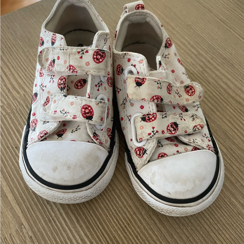 Converse Ladybug design (7c)